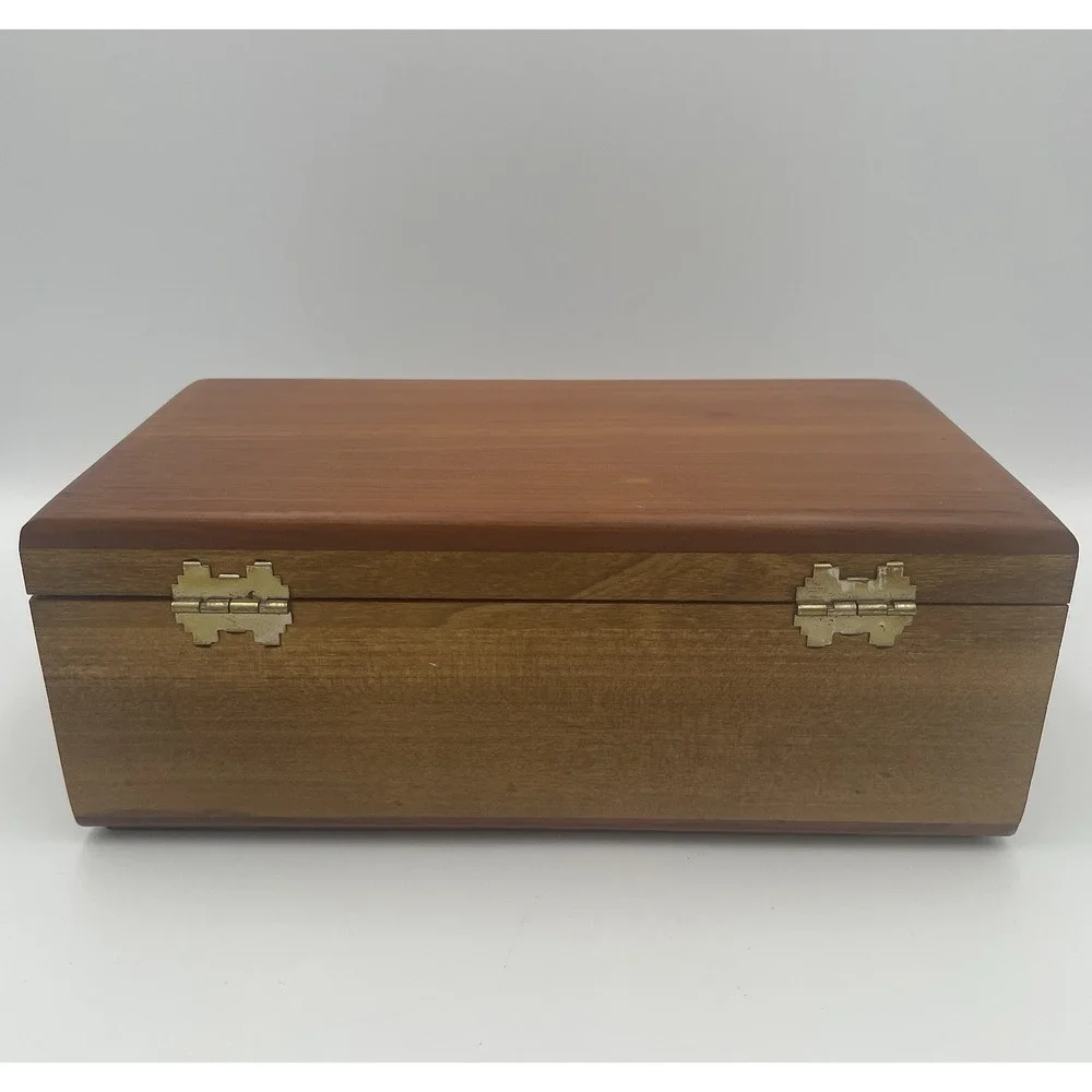 Vintage Lane Cedar Box Hope Chest Promo U & I Furniture Co. Logan UT With Key 9